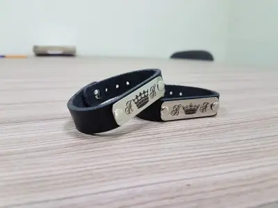 Шкіряний браслет з табличкою
