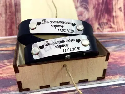 Шкіряний браслет з табличкою
