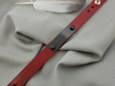 Шкіряний браслет з табличкою